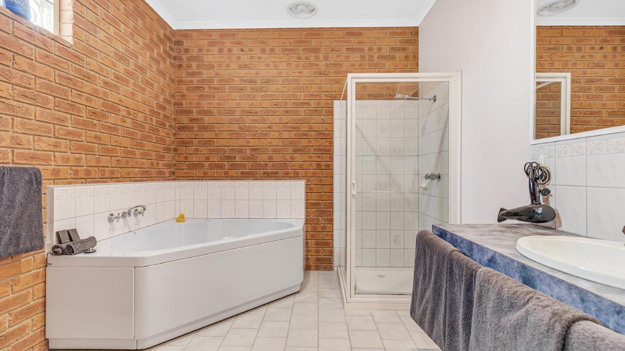 Golden River Motor Inn Moama Exterior photo